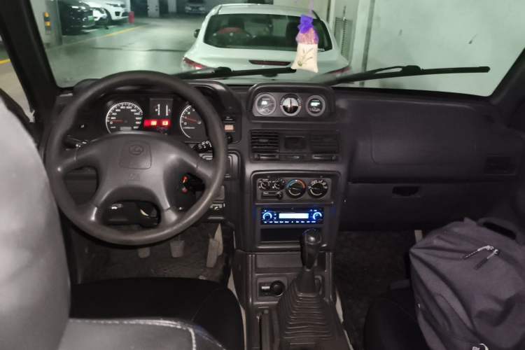 Used Leopaard 6481 2009 2.2L Manual 4x4 Center Console