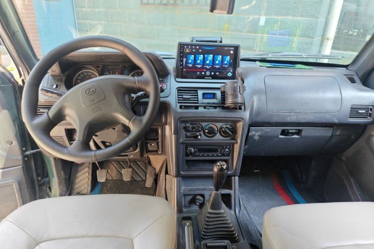Used Leopaard 6481 2009 2.2L Manual Two-Wheel Drive Center Console