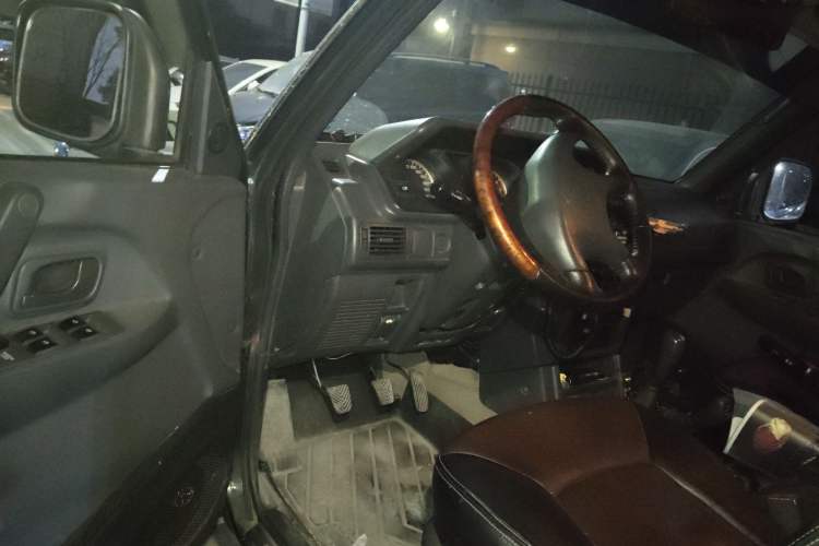 Used Leopaard 6481 2009 2.2L Manual Two-Wheel Drive Driver Seat