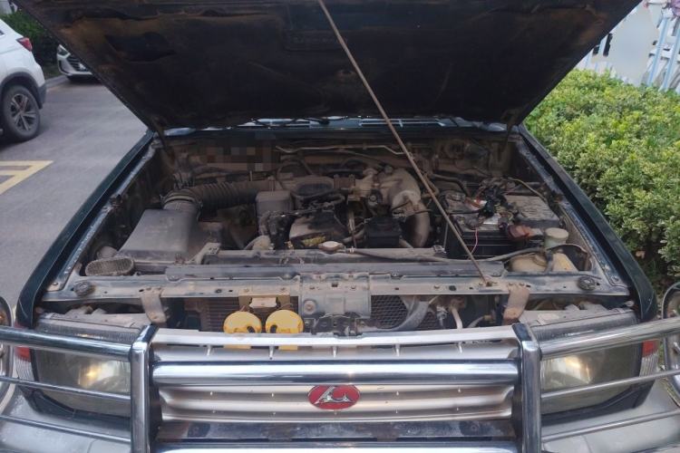 Used Leopaard 6481 2009 2.2L Manual Two-Wheel Drive Engine Bay