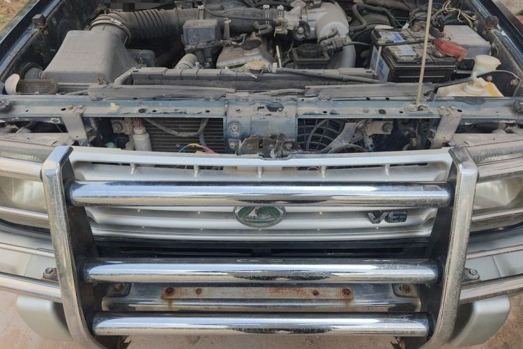 Used Leopaard 6481 2009 2.2L Manual Two-Wheel Drive Engine Bay