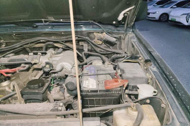Used Leopaard 6481 2009 2.2L Manual Two-Wheel Drive Engine Bay Left