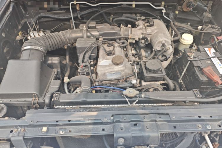 Used Leopaard 6481 2009 2.2L Manual Two-Wheel Drive Engine Bay