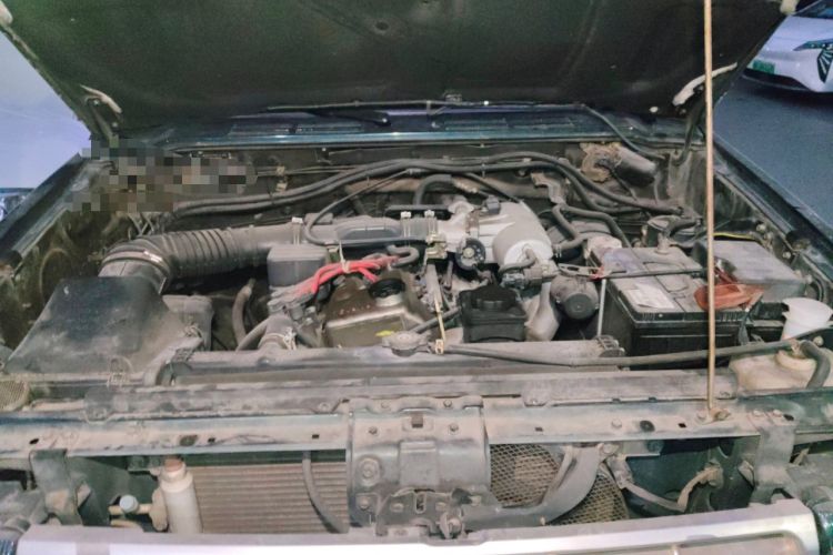 Used Leopaard 6481 2009 2.2L Manual Two-Wheel Drive Engine Bay