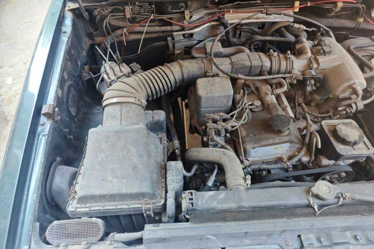 Used Leopaard 6481 2009 2.2L Manual Two-Wheel Drive Engine Bay Right