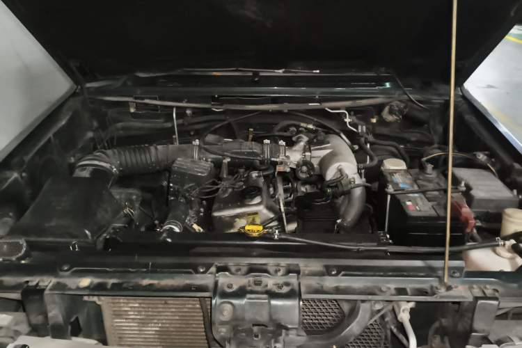 Used Leopaard 6481 2009 2.2L Manual 4x4 Engine Bay