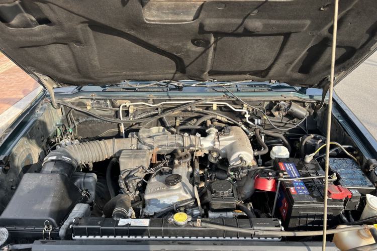 Used Leopaard 6481 2009 2.2L Manual Two-Wheel Drive Engine Bay