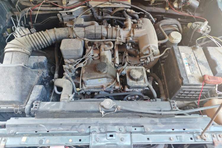 Used Leopaard 6481 2009 2.2L Manual Two-Wheel Drive Engine Bay