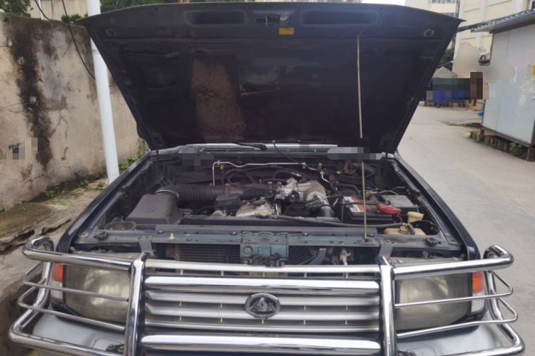 Used Leopaard 6481 2009 2.2L Manual Two-Wheel Drive Engine Bay