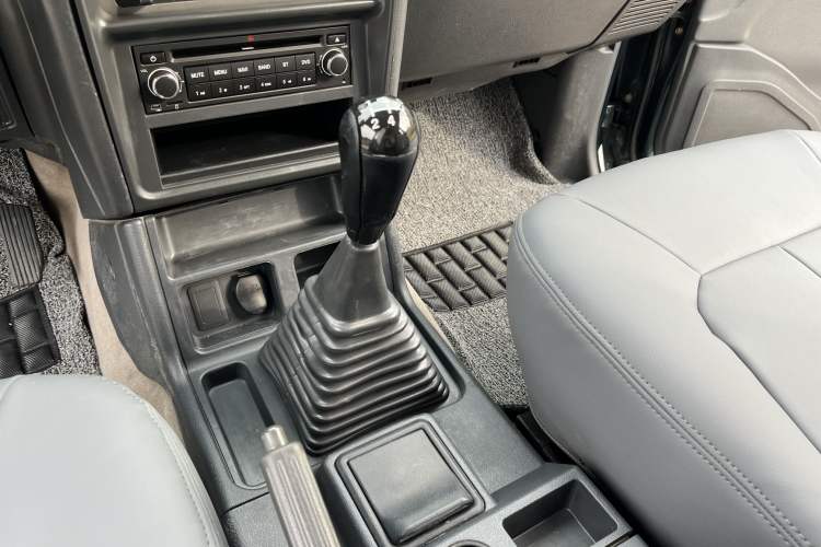 Used Leopaard 6481 2009 2.2L Manual Two-Wheel Drive Interior 6