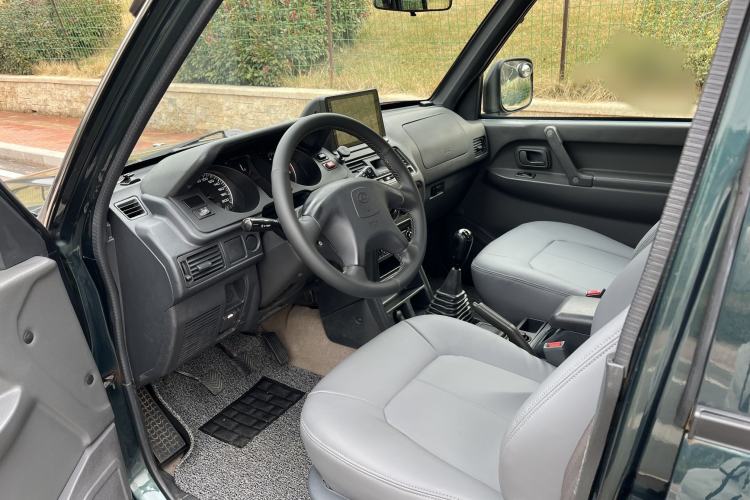 Used Leopaard 6481 2009 2.2L Manual Two-Wheel Drive Interior 9