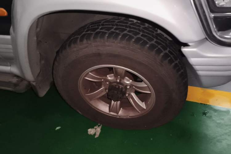 Used Leopaard 6481 2009 2.2L Manual 4x4 Right Front Wheel Hub