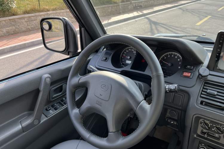 Used Leopaard 6481 2009 2.2L Manual Two-Wheel Drive Steering Wheel