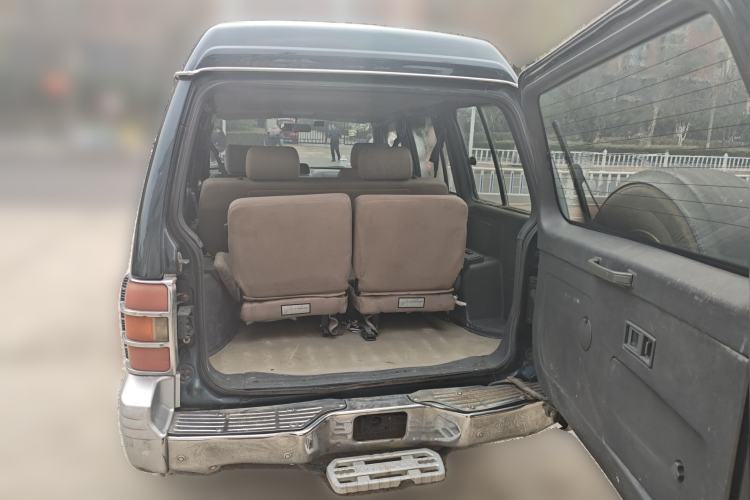 Used Leopaard 6481 2009 2.2L Manual Two-Wheel Drive Trunk