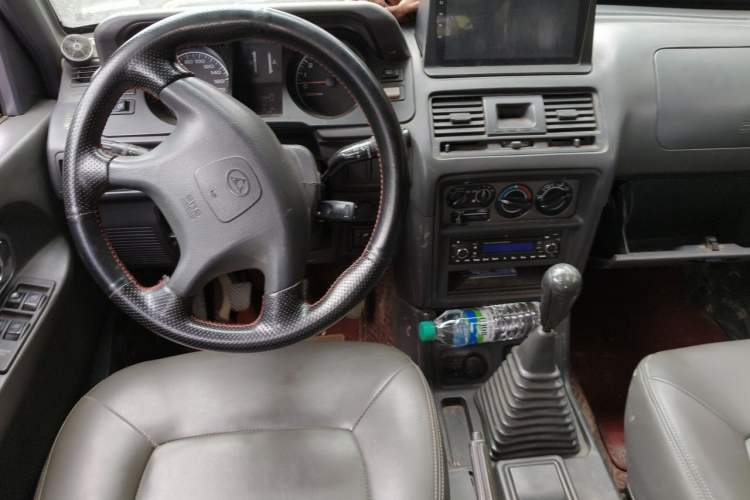 Used Leopaard 6481 2009 2.2L Manual 4x4 Center Console