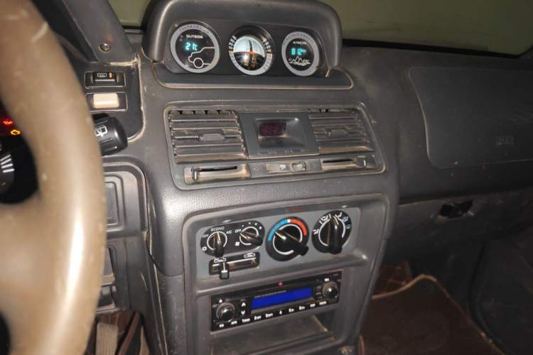 Used Leopaard 6481 2009 2.2L Manual Two-Wheel Drive Audio And AC Panel