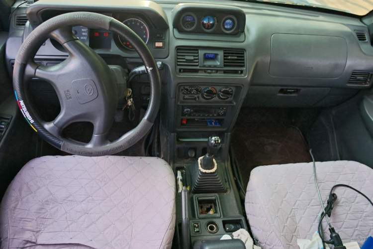 Used Leopaard 6481 2009 2.2L Manual Two-Wheel Drive Center Console