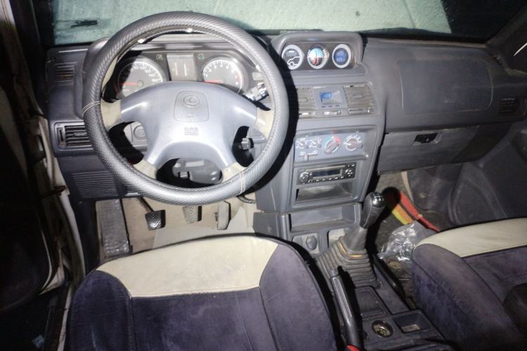 Used Leopaard 6481 2009 2.2L Manual Two-Wheel Drive Center Console