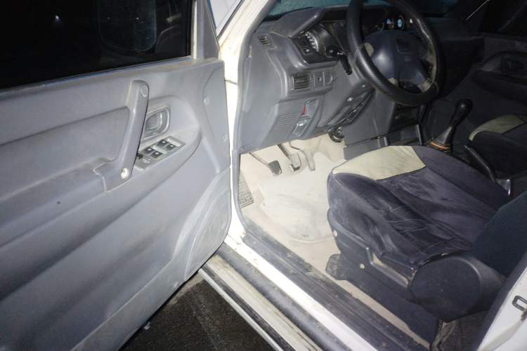 Used Leopaard 6481 2009 2.2L Manual Two-Wheel Drive Driver Seat