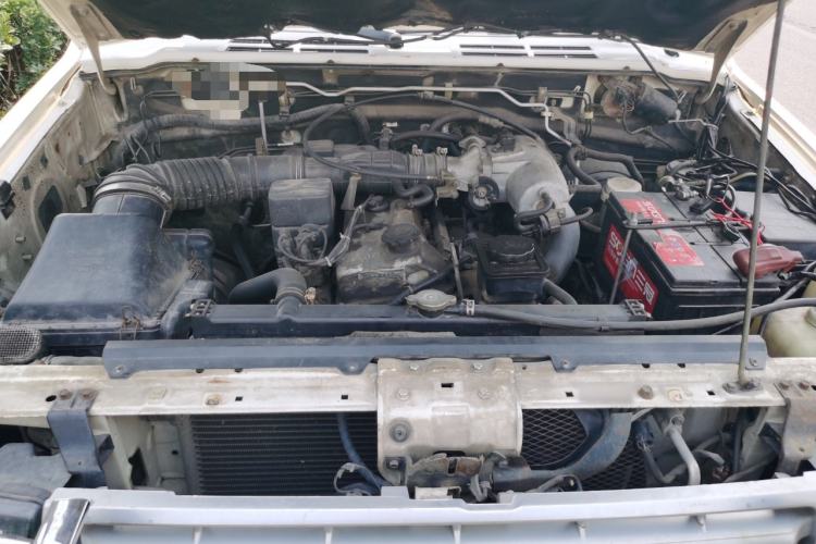 Used Leopaard 6481 2009 2.2L Manual 4x4 Engine Bay