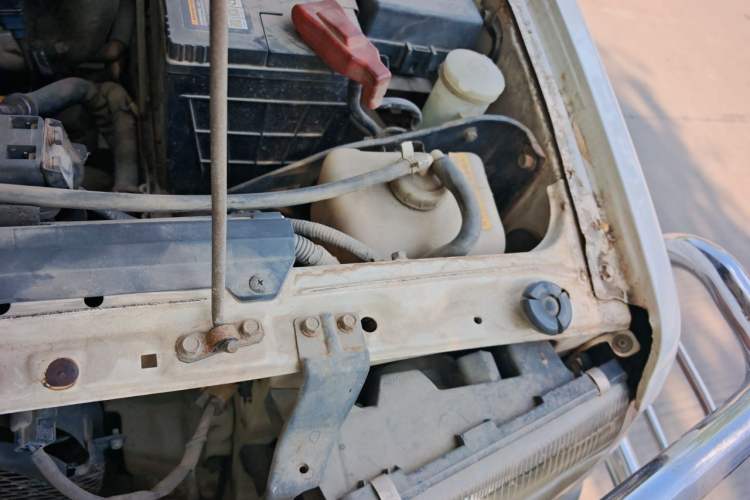 Used Leopaard 6481 2009 2.2L Manual Two-Wheel Drive Engine Bay Left