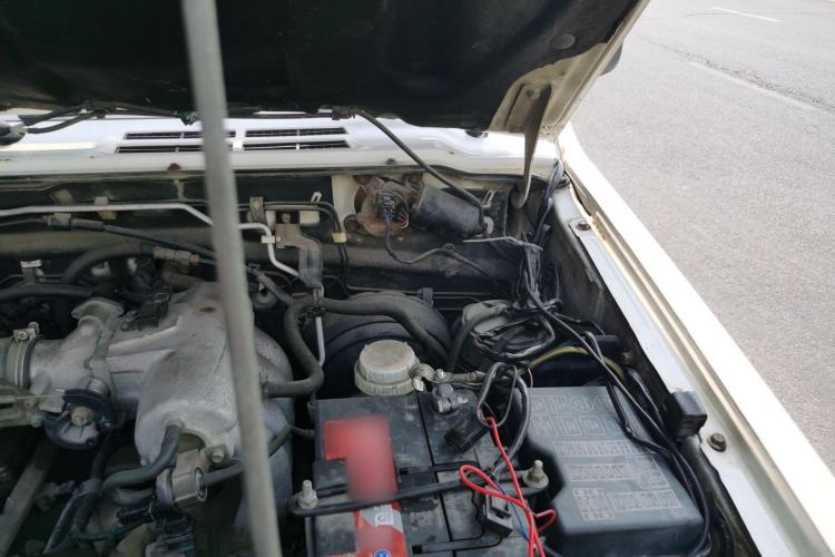 Used Leopaard 6481 2009 2.2L Manual 4x4 Engine Bay Left