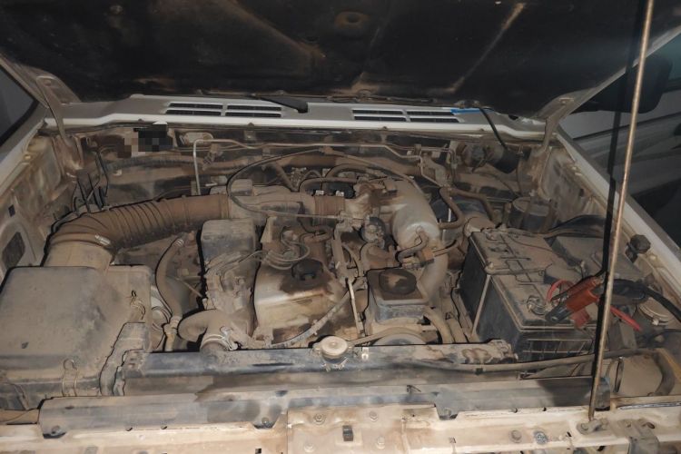 Used Leopaard 6481 2009 2.2L Manual Two-Wheel Drive Engine Bay