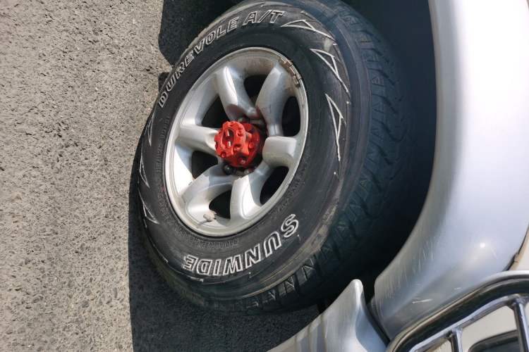 Used Leopaard 6481 2009 2.2L Manual 4x4 Right Front Wheel Hub
