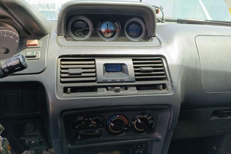 Used Leopaard 6481 2014 2.2L Manual Two-Wheel Drive Audio And AC Panel