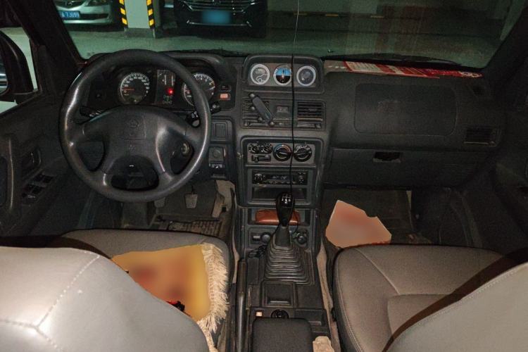 Used Leopaard 6481 2014 2.2L Manual 4x4 Center Console