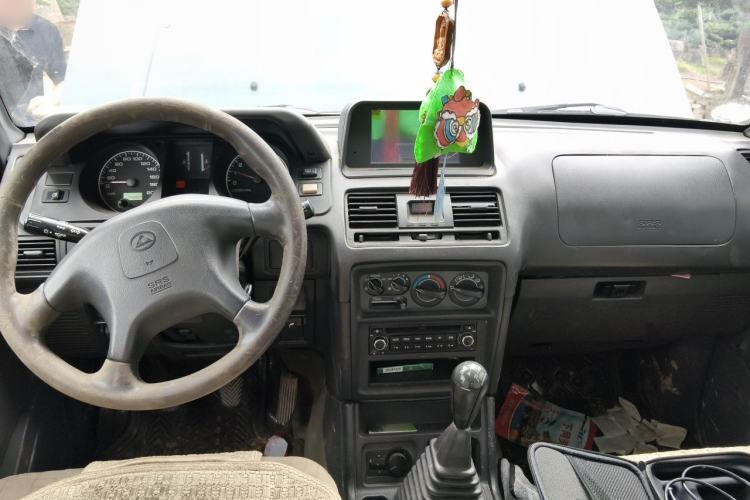 Used Leopaard 6481 2014 2.2L Manual 4x4 Center Console