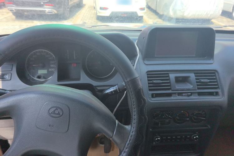 Used Leopaard 6481 2014 2.2L Manual Two-Wheel Drive Center Console