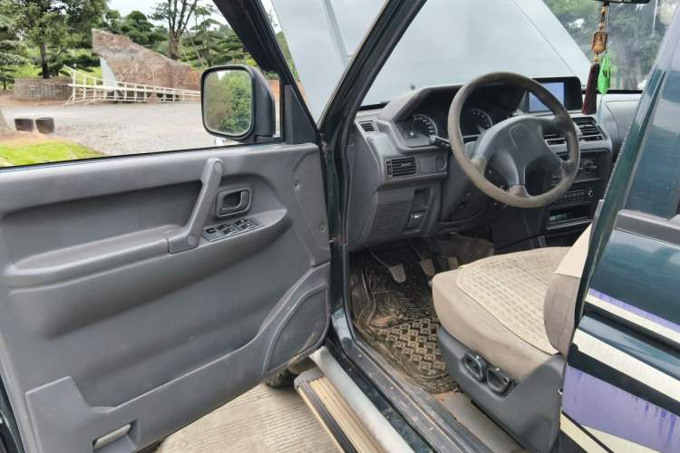 Used Leopaard 6481 2014 2.2L Manual 4x4 Driver Seat