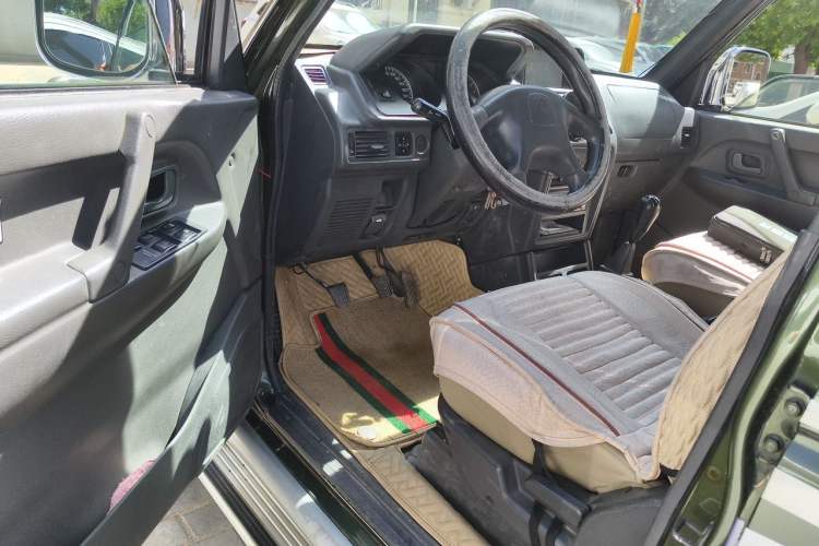 Used Leopaard 6481 2014 2.2L Manual 4x4 Driver Seat