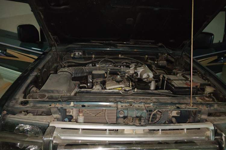Used Leopaard 6481 2014 2.2L Manual 4x4 Engine Bay