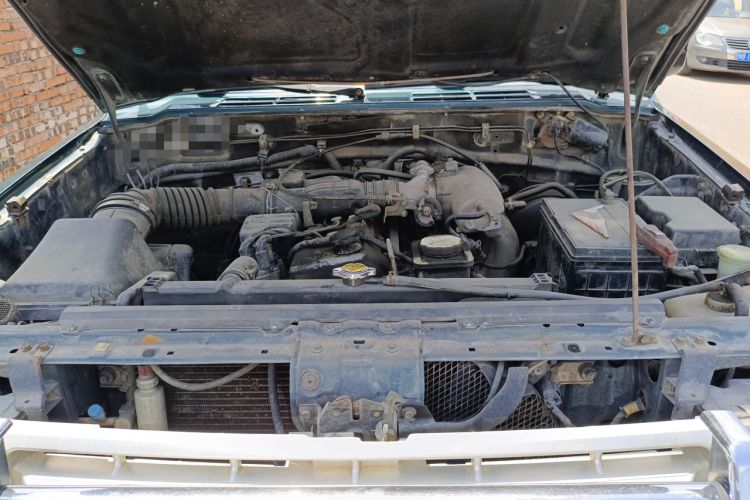 Used Leopaard 6481 2014 2.2L Manual Two-Wheel Drive Engine Bay