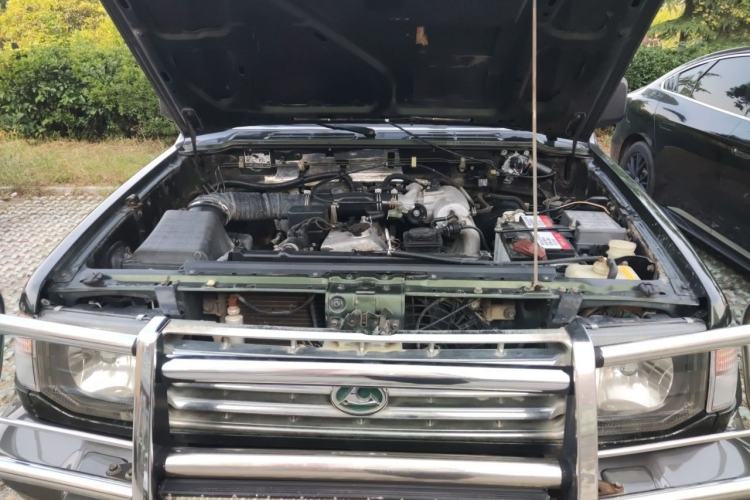 Used Leopaard 6481 2014 2.2L Manual 4x4 Engine Bay