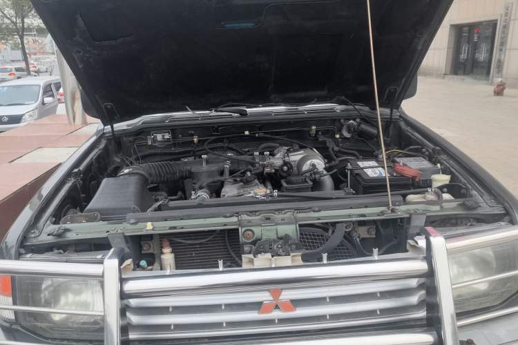 Used Leopaard 6481 2014 2.2L Manual Two-Wheel Drive Engine Bay