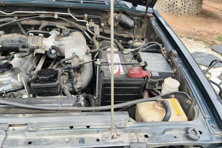 Used Leopaard 6481 2014 2.2L Manual 4x4 Engine Bay Left