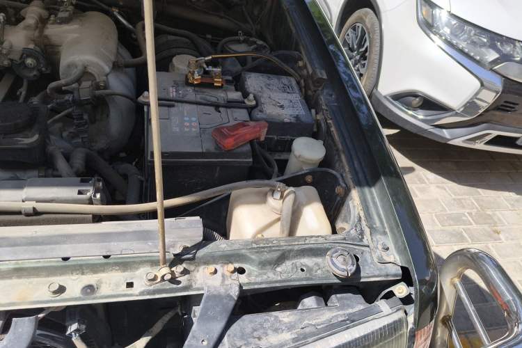 Used Leopaard 6481 2014 2.2L Manual 4x4 Engine Bay Left