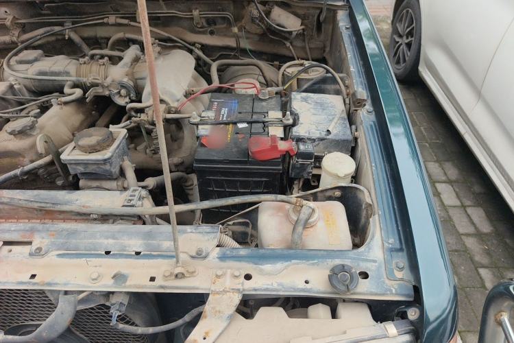 Used Leopaard 6481 2014 2.2L Manual Two-Wheel Drive Engine Bay Left
