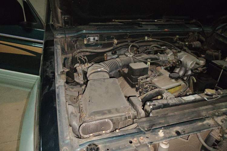 Used Leopaard 6481 2014 2.2L Manual 4x4 Engine Bay Right