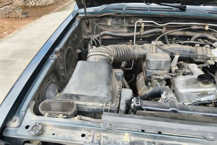 Used Leopaard 6481 2014 2.2L Manual 4x4 Engine Bay Right