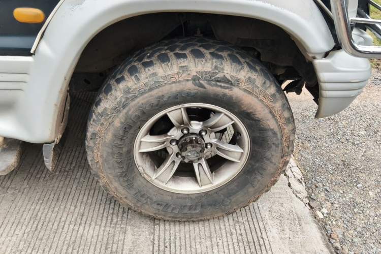 Used Leopaard 6481 2014 2.2L Manual 4x4 Right Front Wheel Hub