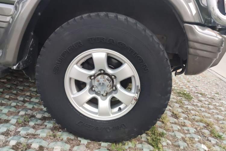 Used Leopaard 6481 2014 2.2L Manual 4x4 Right Front Wheel Hub