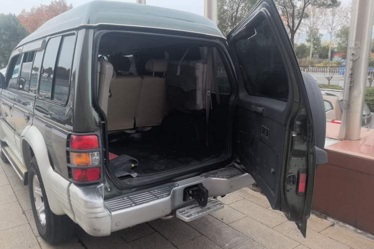 Used Leopaard 6481 2014 2.2L Manual Two-Wheel Drive Trunk