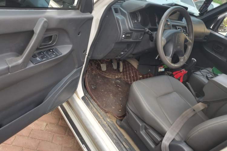 Used Leopaard 6481 2014 2.2L Manual Two-Wheel Drive Driver Seat