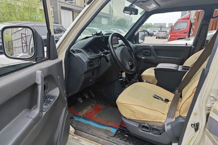 Used Leopaard 6481 2014 2.2L Manual Two-Wheel Drive Driver Seat