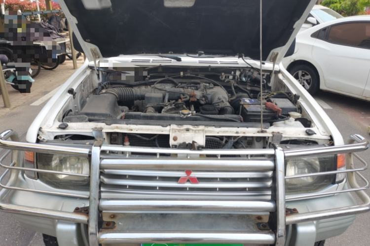Used Leopaard 6481 2014 2.2L Manual Two-Wheel Drive Engine Bay