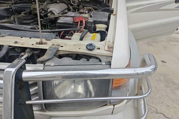 Used Leopaard 6481 2014 2.2L Manual Two-Wheel Drive Engine Bay Left